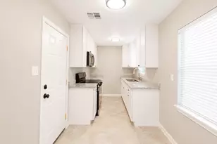 11938 Flushing Meadows Dr, Houston, TX 77089 - Photo 5
