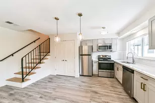 1608 Welch St, Houston, TX 77006 - Photo 3