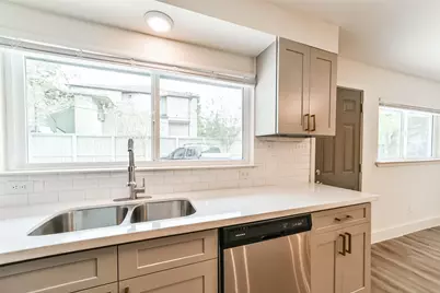 1608 Welch Street #6, Houston, TX 77006 - Photo 7