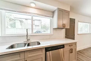 1608 Welch St, Houston, TX 77006 - Photo 7