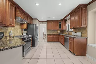 5027 E Fallen Bough Dr, Houston, TX 77041 - Photo 5