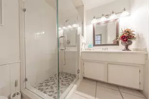 10902 St Marys Ln, Houston, TX 77079 - Photo 19