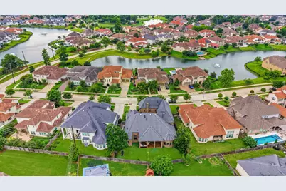 5735 Genoa Springs Lane, Sugar Land, TX 77479 - Photo 3