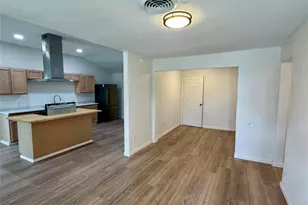 514 McKee St, Clute, TX 77531 - Photo 11