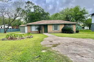 119 Stanford St, Lake Jackson, TX 77566 - Photo 1