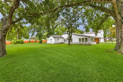 100 N Mattson Street, West Columbia, TX 77486 - Photo 1