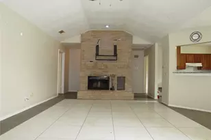 11718 Coachfield Ln, Houston, TX 77035 - Photo 5