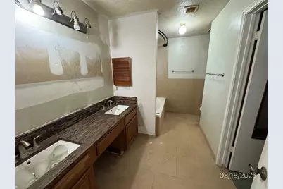 11718 Coachfield Lane, Houston, TX 77035 - Photo 9