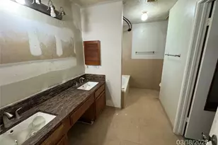11718 Coachfield Ln, Houston, TX 77035 - Photo 9