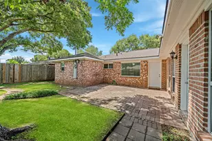 9666 Windswept Ln, Houston, TX 77063 - Photo 31
