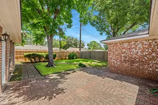 9666 Windswept Ln, Houston, TX 77063 - Photo 27