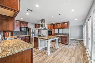 9666 Windswept Ln, Houston, TX 77063 - Photo 9