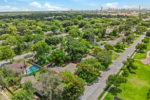 9666 Windswept Ln, Houston, TX 77063 - Photo 33
