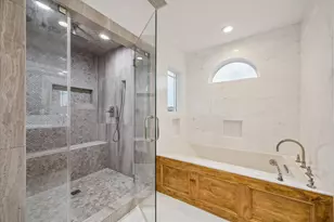 407 Isles End Rd, Tiki Island, TX 77554 - Photo 15