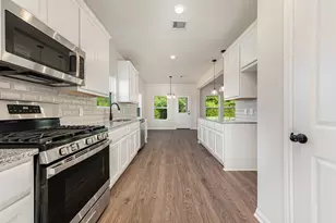 233 Crestview Dr, West Columbia, TX 77486 - Photo 9