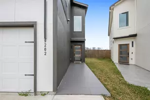 9202 Buffum St, Houston, TX 77051 - Photo 3