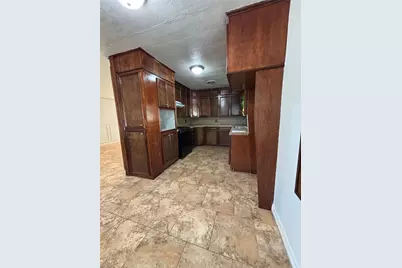 700 E Hunnicutt Street, Baytown, TX 77520 - Photo 7