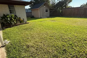 700 E Hunnicutt St, Baytown, TX 77520 - Photo 17