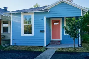 304 E 33rd St, Houston, TX 77018 - Photo 1