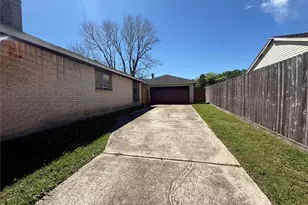 514 W Castle Harbour Dr, Friendswood, TX 77546 - Photo 3