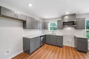 8217 Crestview Dr, Houston, TX 77028 - Photo 7