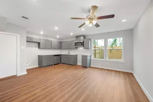 8217 Crestview Dr, Houston, TX 77028 - Photo 3