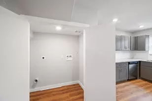 8217 Crestview Dr, Houston, TX 77028 - Photo 11