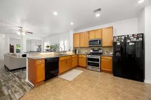 104 Cheyenne River Dr, La Marque, TX 77568 - Photo 9