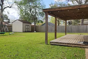 411 Petunia St, Lake Jackson, TX 77566 - Photo 25