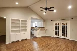 411 Petunia St, Lake Jackson, TX 77566 - Photo 11