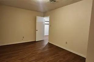 411 Petunia St, Lake Jackson, TX 77566 - Photo 3