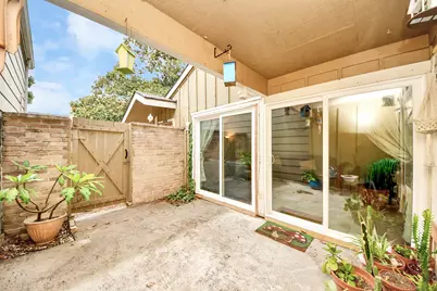 6142 W Airport Boulevard #15, Houston, TX 77035 - Photo 5