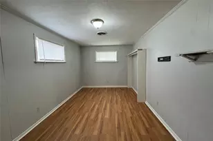 5122 Windemere St, Houston, TX 77033 - Photo 9