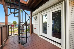 2027 Hollywood Ave, Galveston, TX 77551 - Photo 33