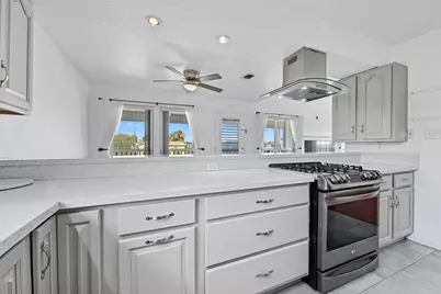 2027 Hollywood Avenue, Galveston, TX 77551 - Photo 15