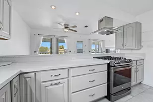 2027 Hollywood Ave, Galveston, TX 77551 - Photo 15