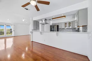 2027 Hollywood Ave, Galveston, TX 77551 - Photo 13