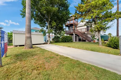 2027 Hollywood Avenue, Galveston, TX 77551 - Photo 43