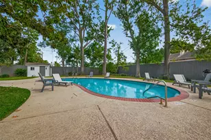 8932 Chatsworth Dr, Houston, TX 77024 - Photo 39