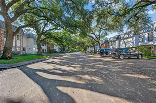 8932 Chatsworth Dr, Houston, TX 77024 - Photo 45