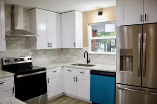 206 Hillcrest Dr, Conroe, TX 77303 - Photo 1