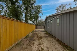 9306 Bertwood St, Houston, TX 77016 - Photo 27