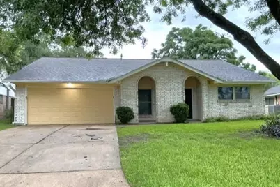 2104 Yorktown Court S, League City, TX 77573 - Photo 1