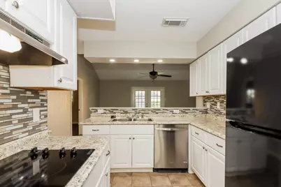2104 Yorktown Court S, League City, TX 77573 - Photo 5