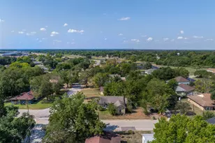 610 W Davis St, Hearne, TX 77859 - Photo 23