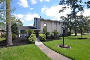2711 Williamsburg Dr, Dickinson, TX 77539 - Photo 1