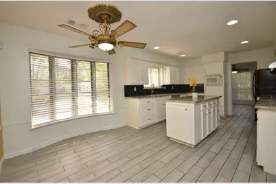 2711 Williamsburg Drive, Dickinson, TX 77539 - Photo 11