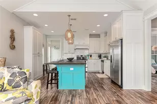 977 Clara St, Crystal Beach, TX 77650 - Photo 11