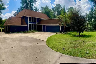 26 Cherry Hill Dr, Conroe, TX 77304 - Photo 1