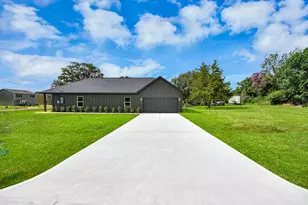 211 19th St, Hempstead, TX 77445 - Photo 1